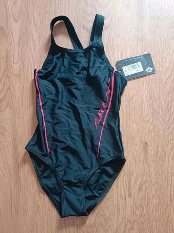 Maillot de natation Arena taille 6-7 ans
