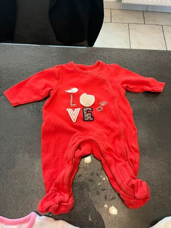 Pyjama Rouge taille 1 mois
