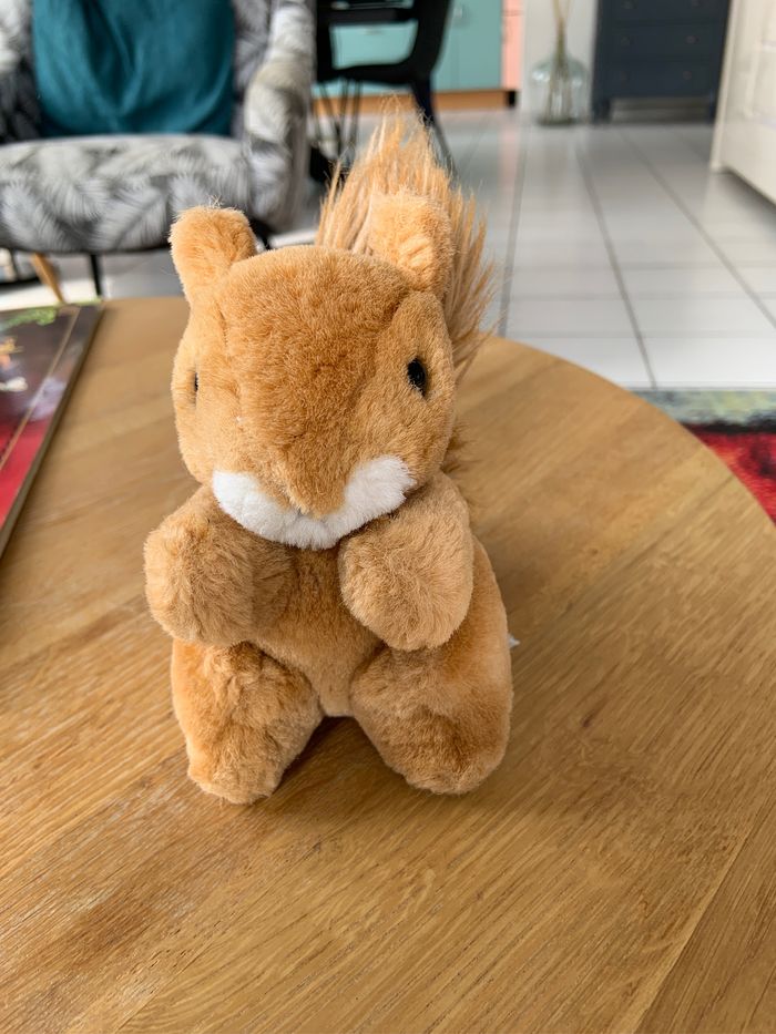 Adorable peluche écureuil hauteur 12 cm