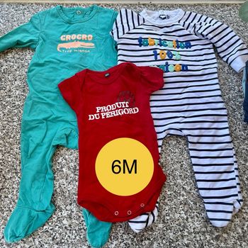 Lot body + 2 pyjamas taille 6 mois