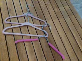 Lot de 3 cintres enfants