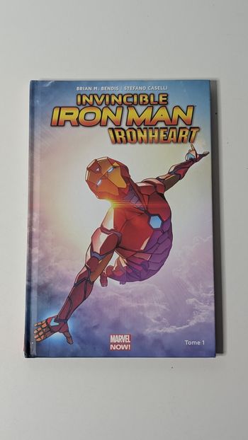[Comics] Invincible Iron Man IronHeart T01