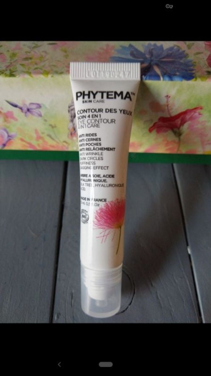Contour des yeux