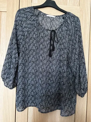 Blouse noire en voile feuilles GEMO t.44