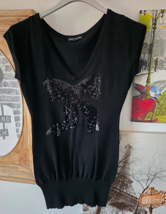 Pull avec un nœud en sequins
