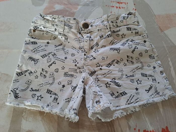 short blanc imprimé tao 7 ans