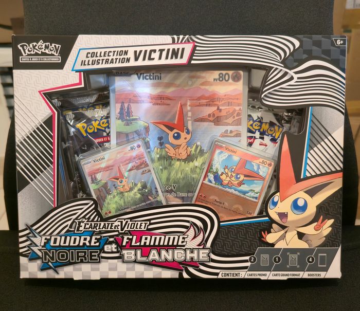 Pokémon Coffret Victini EV10.5 2 Foudre Noir et 2 Flamme Blanche