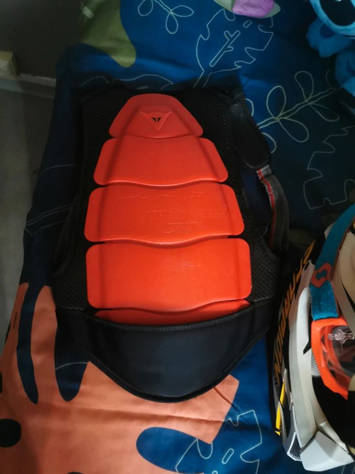 Casque scorpion et lunette + protège dos - photo numéro 2