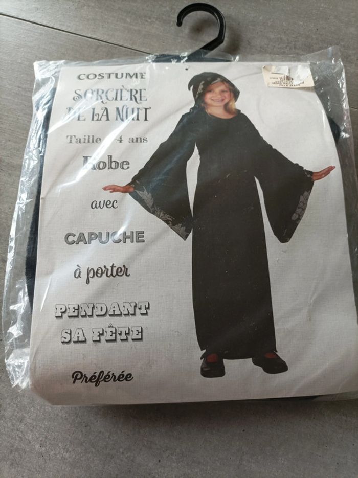 Costume
