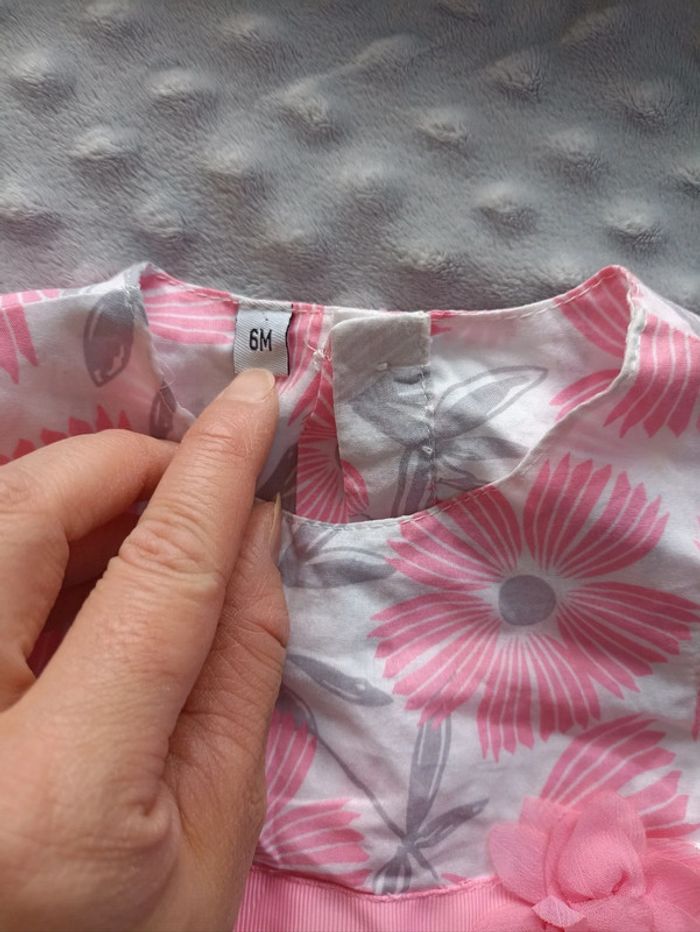 Jolie robe fleurie - photo numéro 2