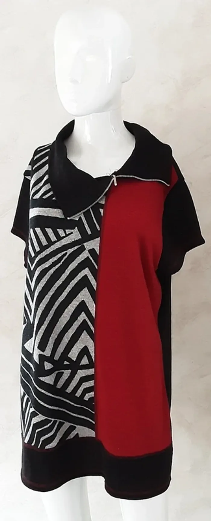 Tunique noir rouge manche courte