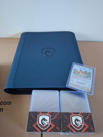 Classeur zip de rangement 128 cartes sous toploaders Pokémon + 2 paquets de 25 toploaders premium FireMint 🔥