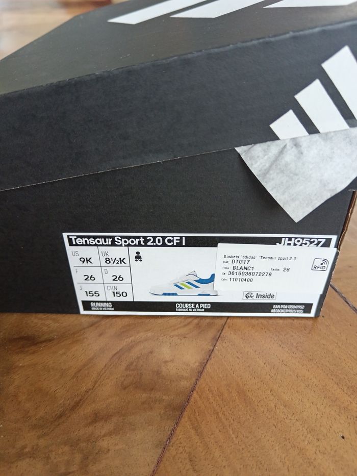 Basket adidas neuf avec Étiquette taille 26 - photo numéro 3