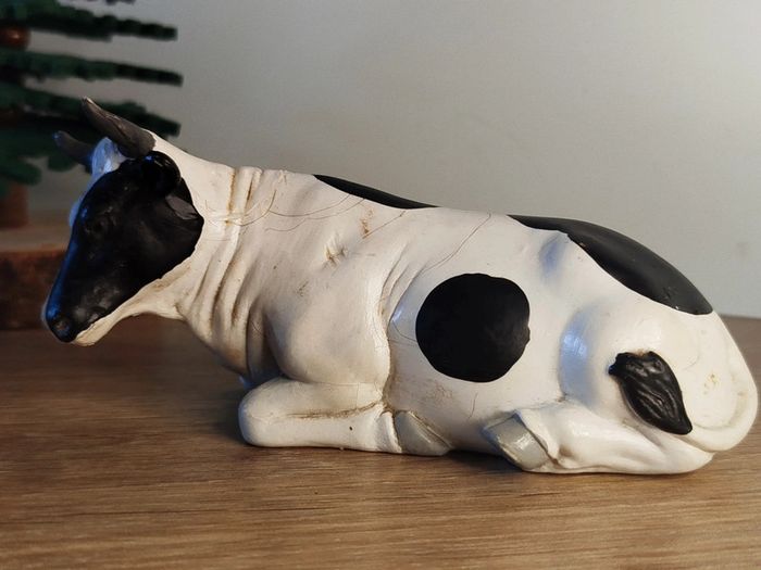 AAA figurine bovidé vache couchée animal de la ferme - photo numéro 3