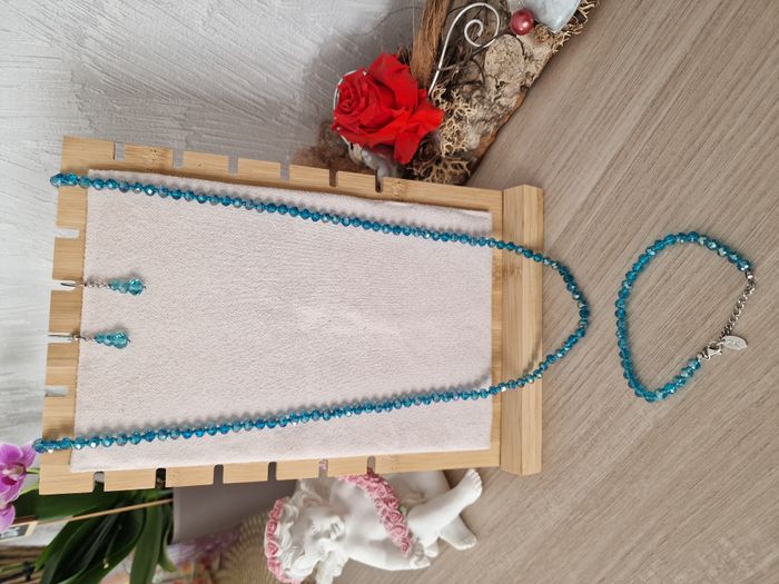 Parure de bijoux en perles de verre turquoise Zabok