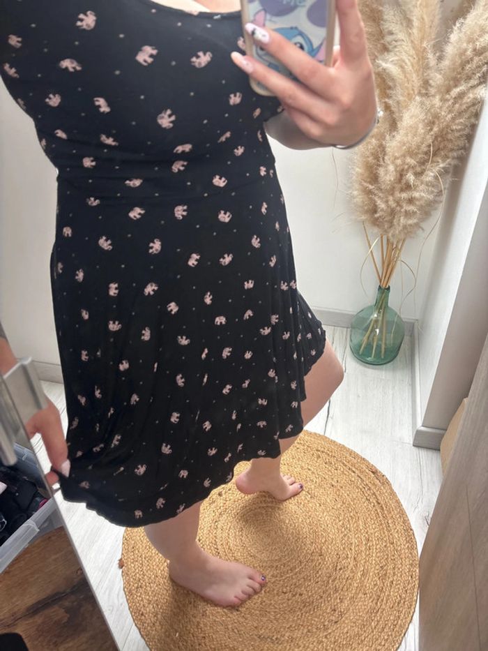 Petite robe noire, motif éléphant - photo numéro 2