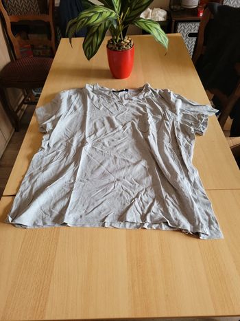Tee shirt col V