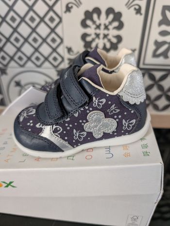 Chaussures fille. Doublure tout cuir doux et souple. Taille 20. Neuf. Geox 