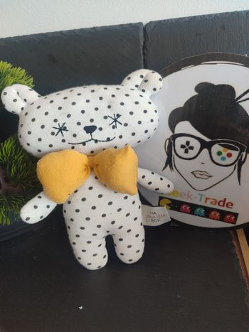 peluche Doudou ours blanc pois noir Ma premiére box noeud jaune Étoile DD003634