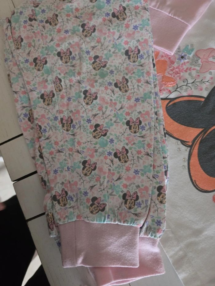 Pyjama disney 5/6ans - photo numéro 6