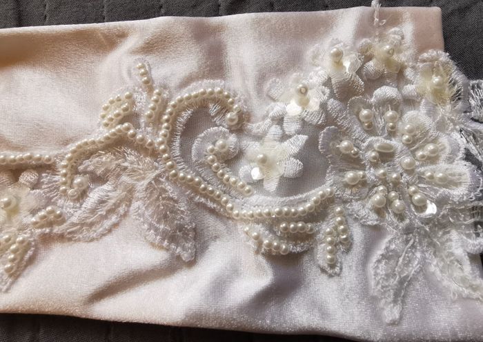 Robe de mariée blanche + voile+ jupon +cerceaux +gants - photo numéro 13