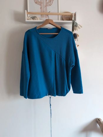 Pull bleu