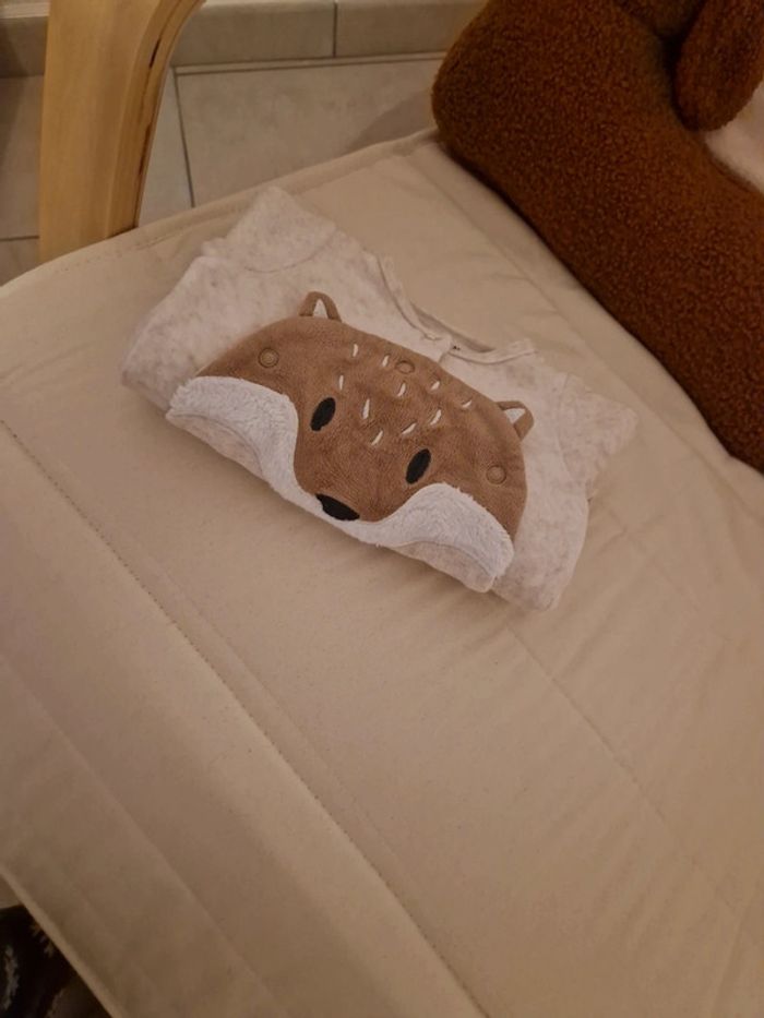 Lot 2 pyjamas mixtes comme neuf - photo numéro 2
