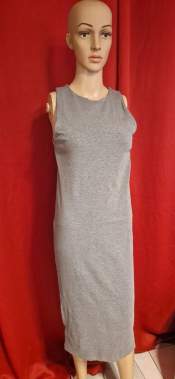 Robe grise moulante sans manche taille XL/XXL
