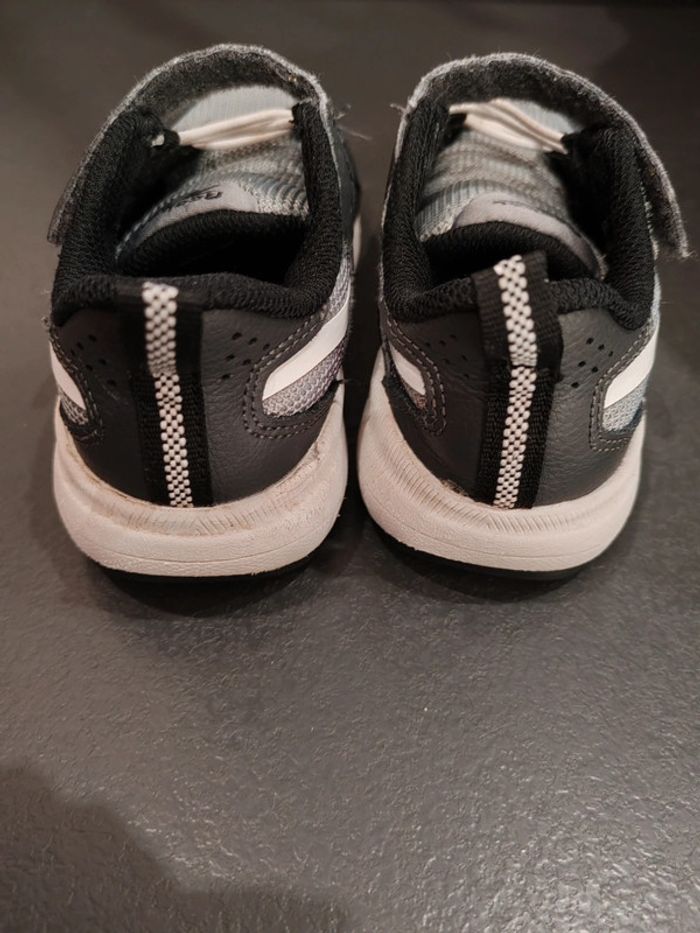 Baskets Reebok pointure 29 - photo numéro 2