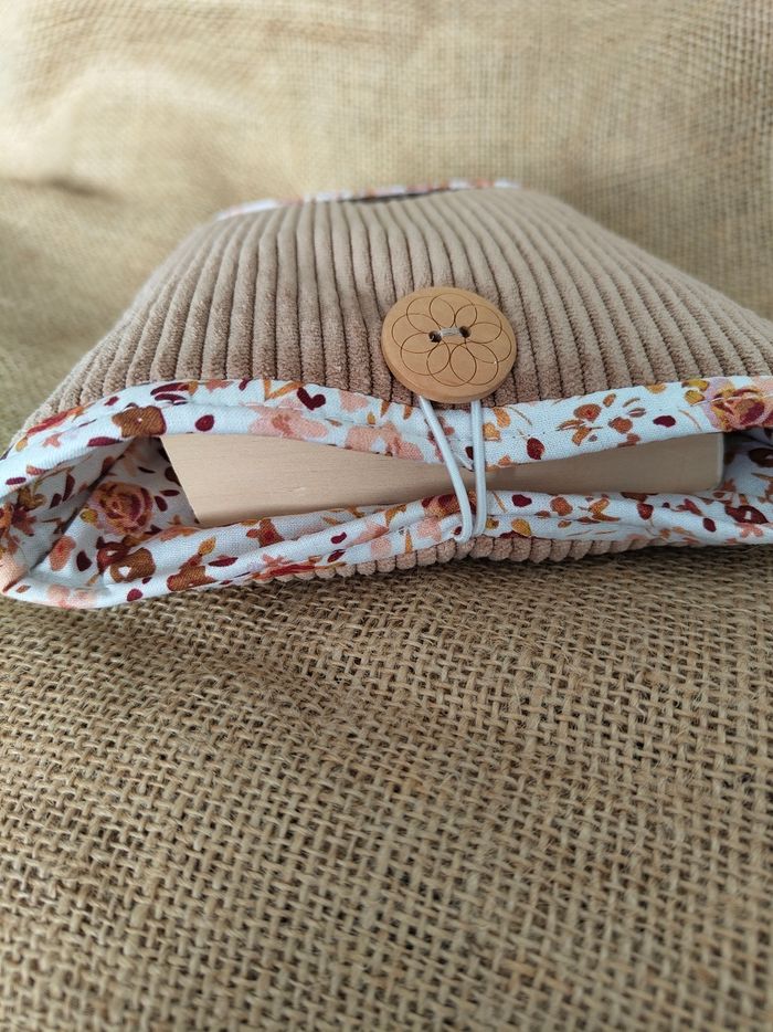 Étui à livre - format livre de poche - visage moderne - photo numéro 2