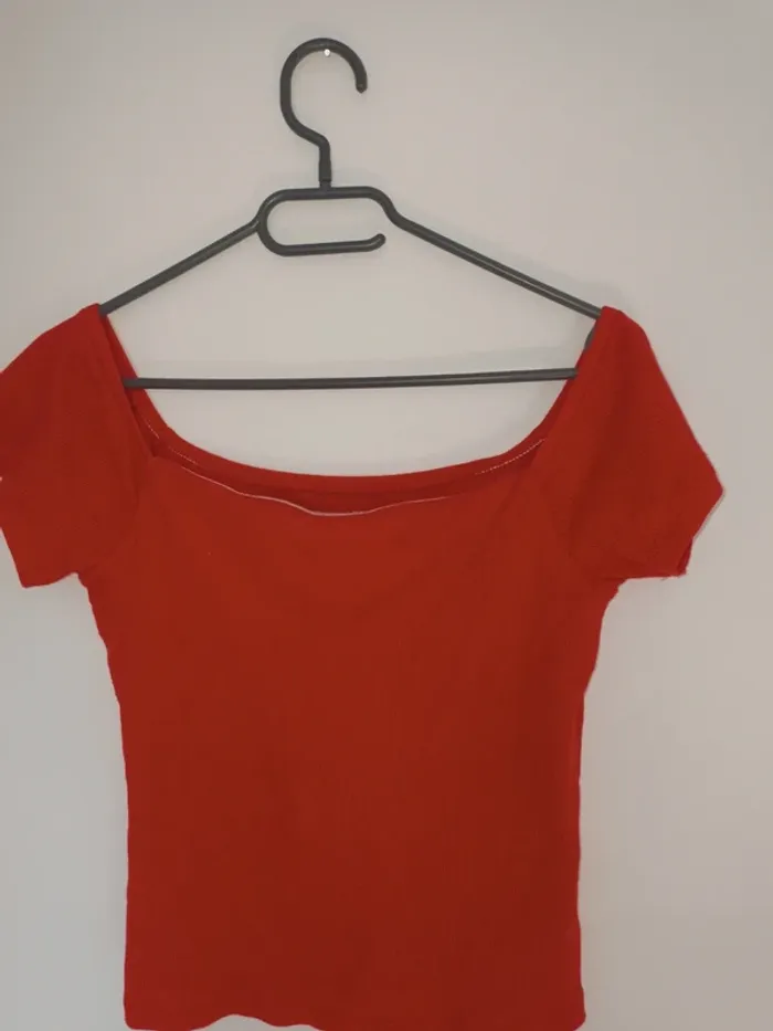 Col col carré haut t-shirt Kiabi excellent état rouge - photo numéro 3