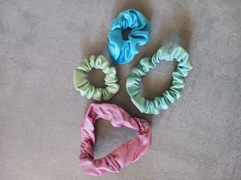chouchous satin colorés différentes tailles lot de 4 occasion (tache mineures)