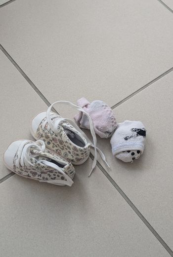 Chaussure 6 mois et chaussettes