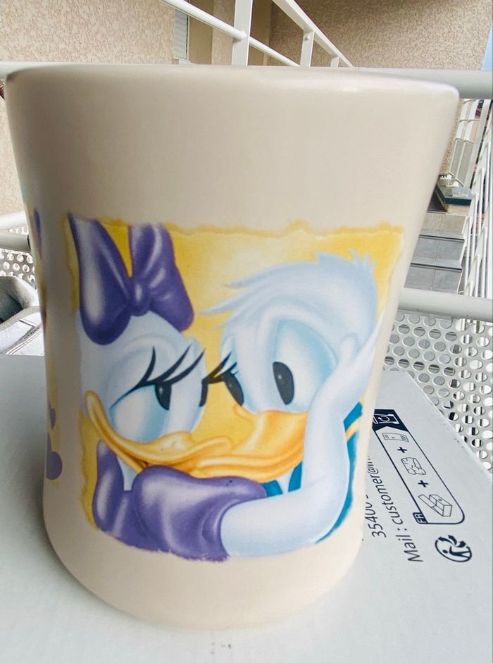 mug officiel disney store donald et daisy - cœurs violets