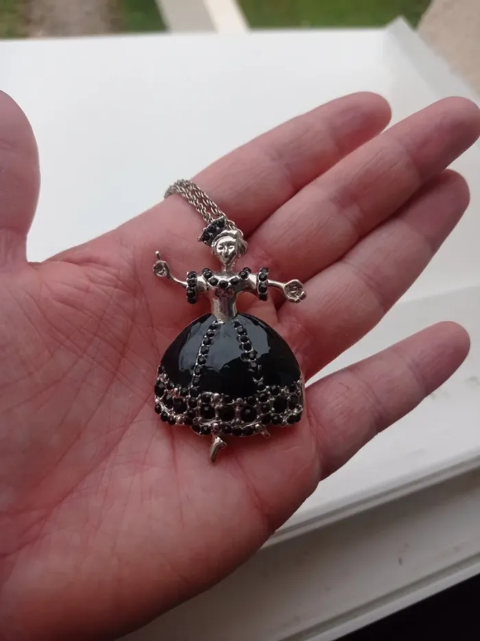 Sautoir avec pendentif dame danseuse - photo numéro 2