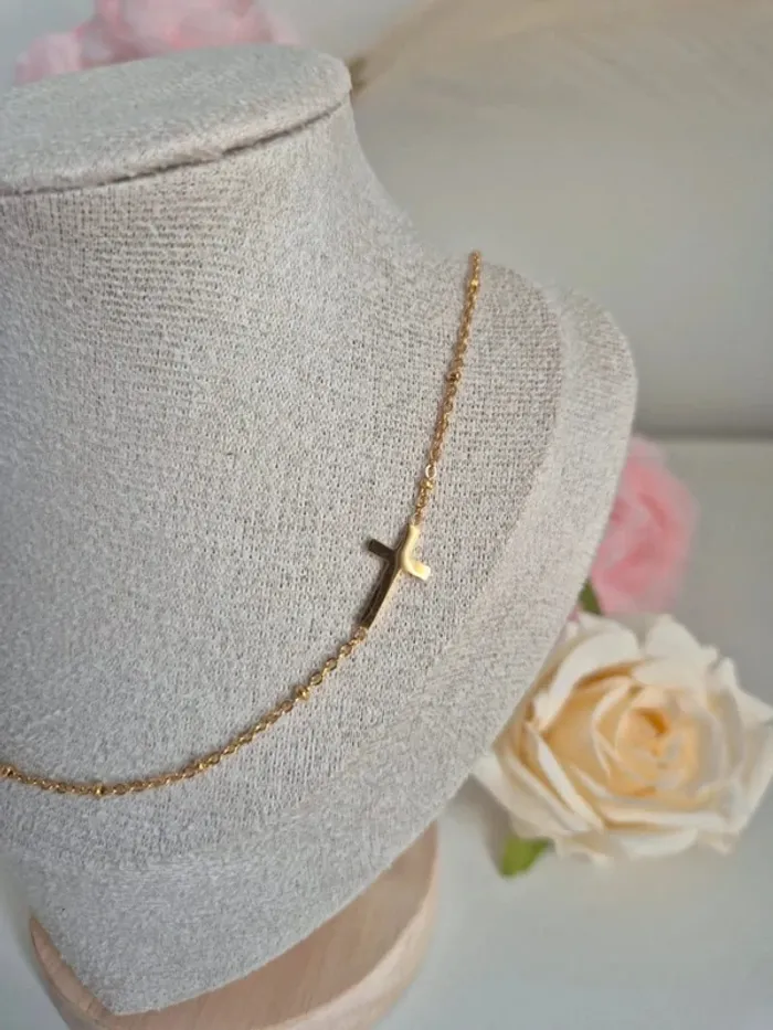 1 collier dorée en acier inoxydable avec croix et madone - photo numéro 2