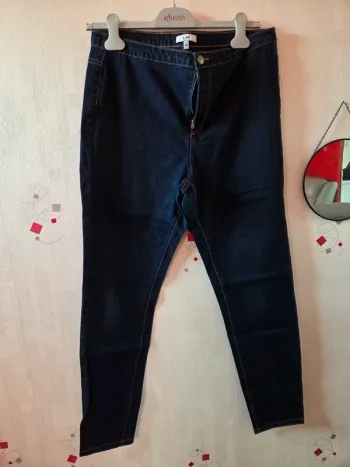 🤗 Jean femme T.42 La halle