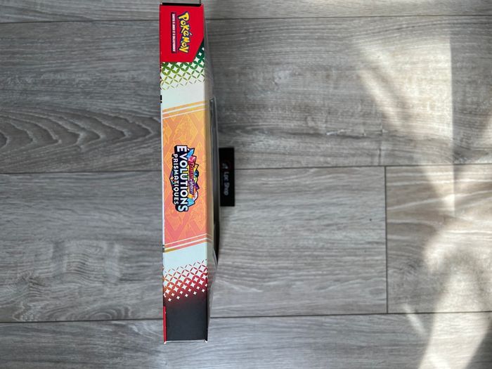 POKÉMON COFFRET POSTER - EVOLUTIONS PRISMATIQUES EV 8.5 - FR - NEUF & SCELLÉ - photo numéro 2