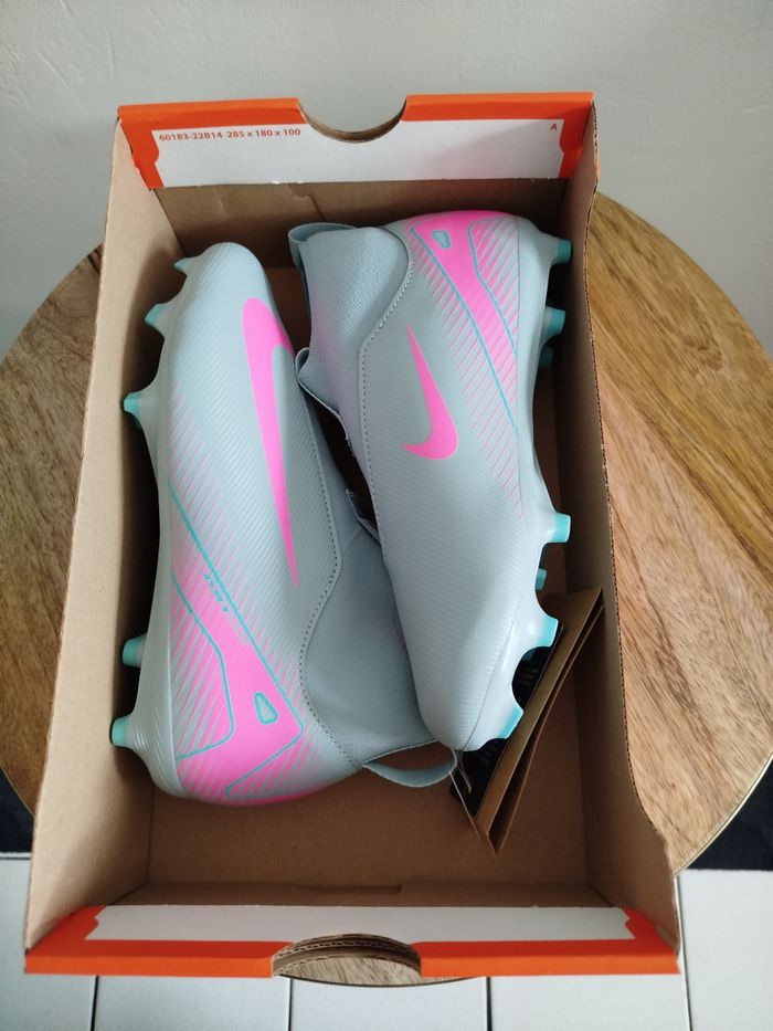 Crampons Nike T 35 - photo numéro 9
