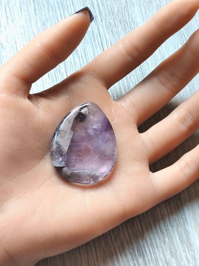 Pierre de soucis ou pierre de pouce en pierre véritable