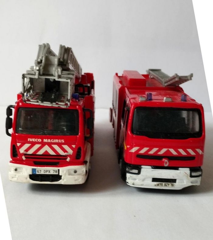 2 camions de pompiers Burago 1/50 - photo numéro 2