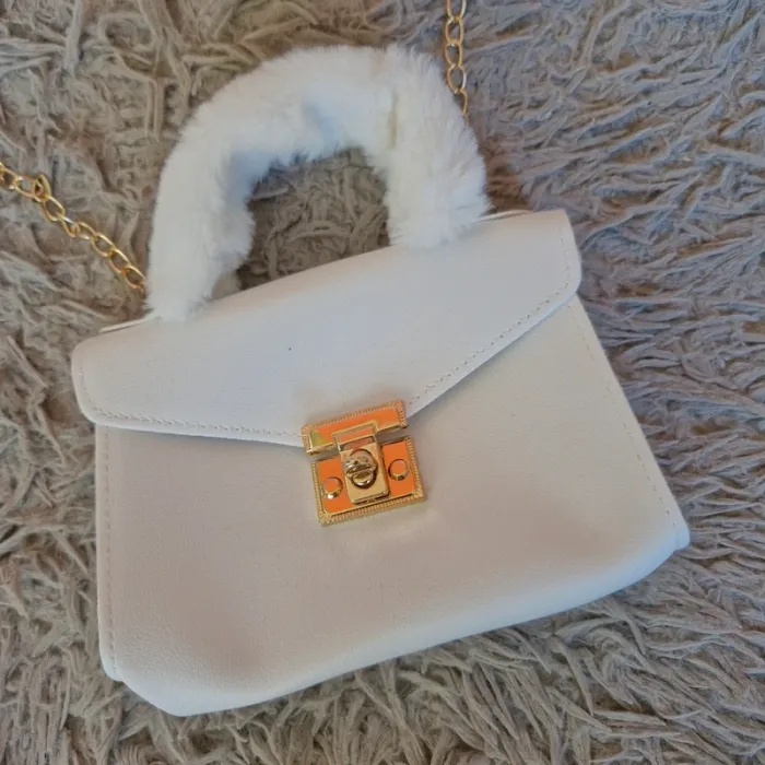 👜 Mini sac blanc avec moumoute - photo numéro 2