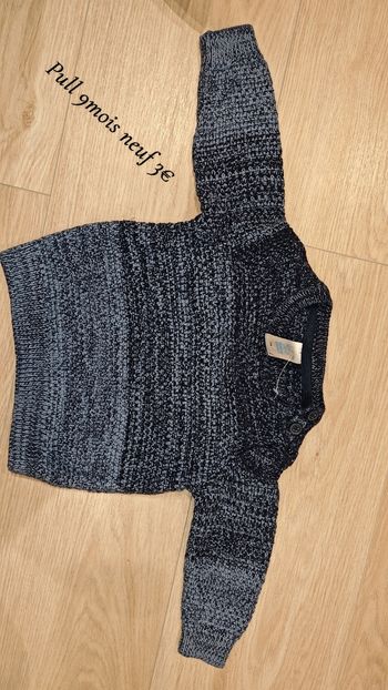 Pull 9mois neuf