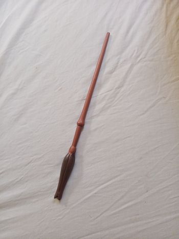 Baguette magique de luna lovegood dans Harry Potter