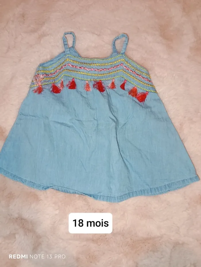 Robe à bretelles jeans souple à pompons et broderie
