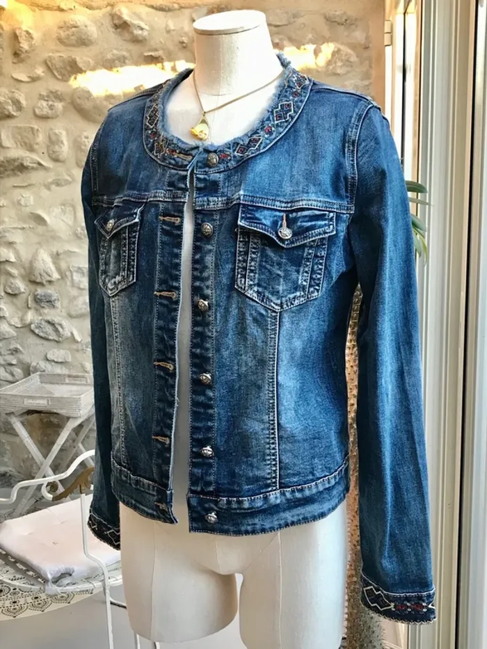 Veste en jean vintage col broderie brodée fantaisie