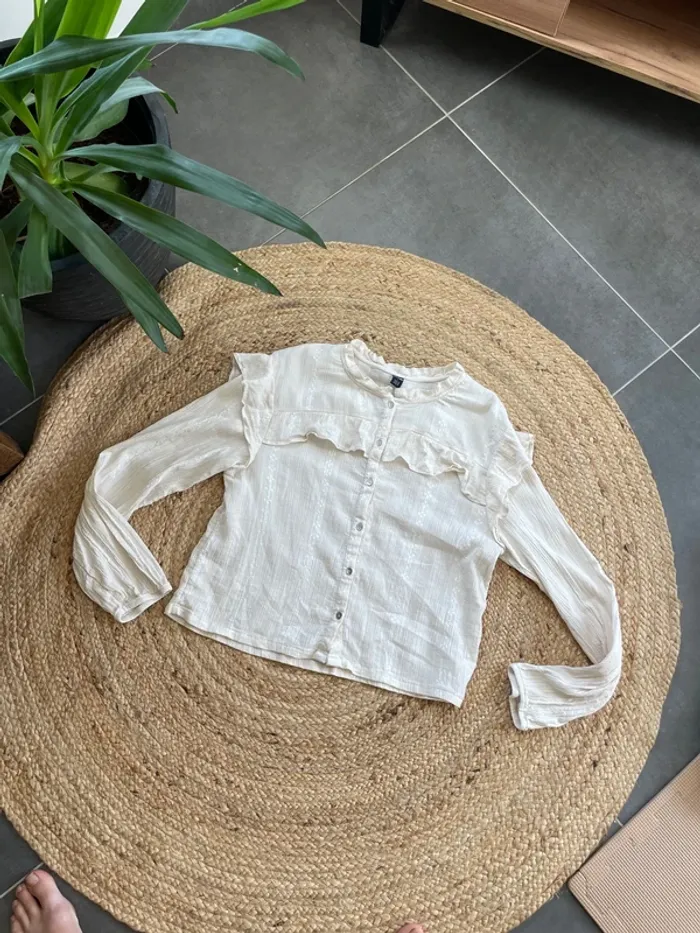 Chemise à volants beige Kiabi