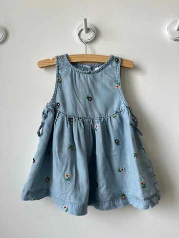 Robe à fleurs brodée