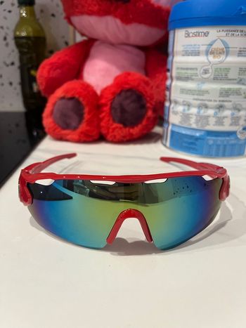 Lunette soleil stylé rouge chrome effet miroir multicolore  vintage rétro futur sport mixte 