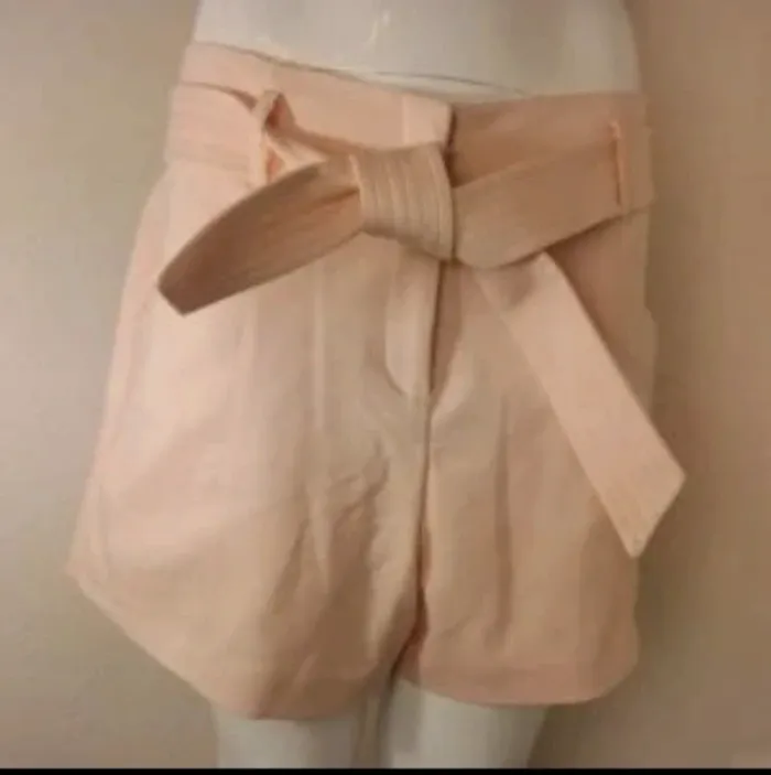 Short mi saison marque Morgan couleur nacre neuf avec étiquette